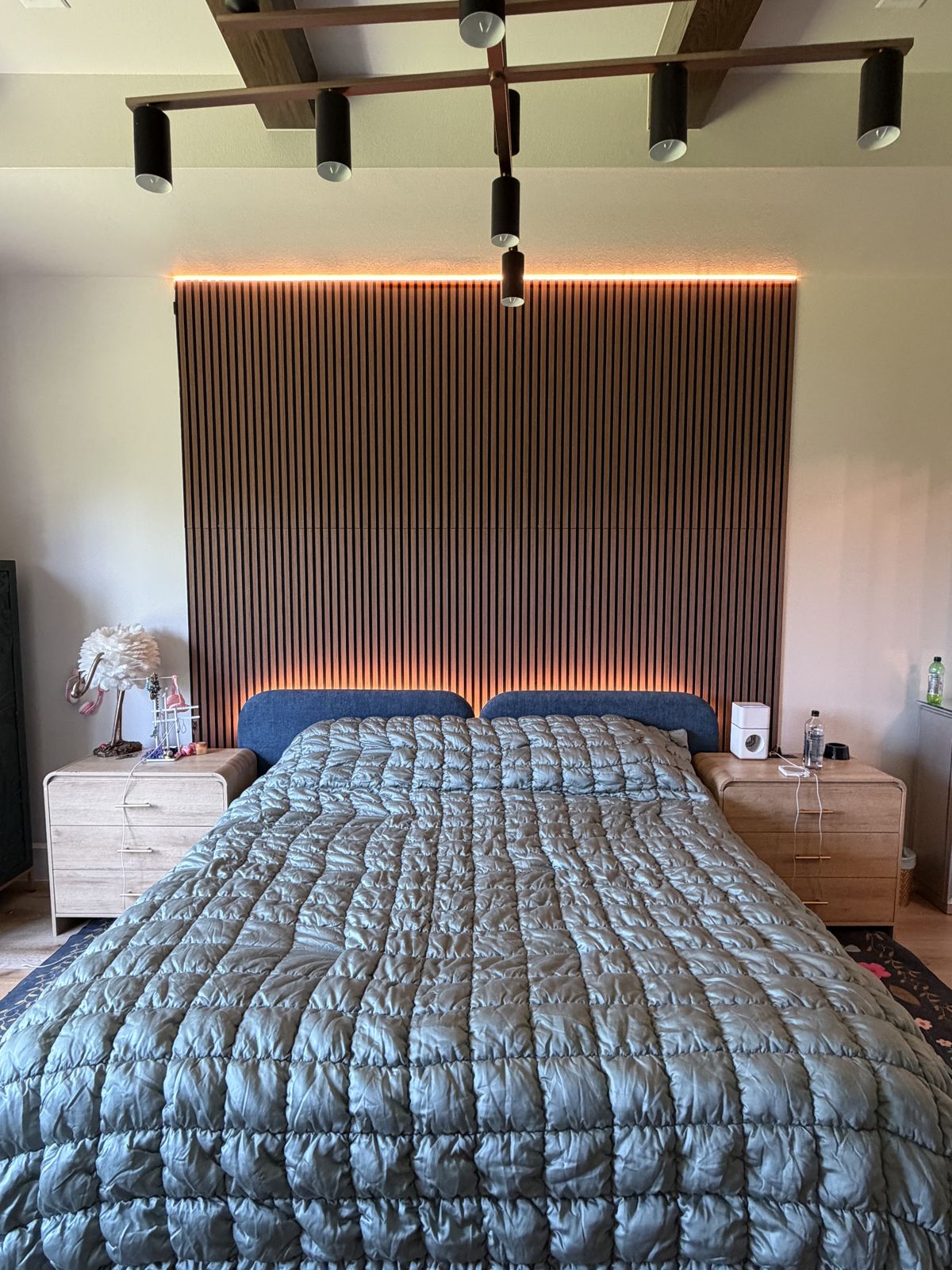 Acoustic slat wall in a bedroom